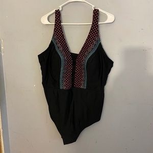 Target One Piece, Black with Multicolored Detail